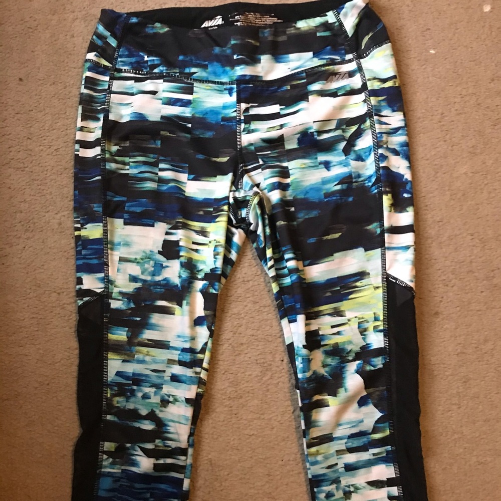 Capri leggings size medium